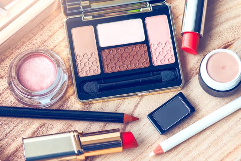 Why Does My Face Itch When I Wear Makeup?