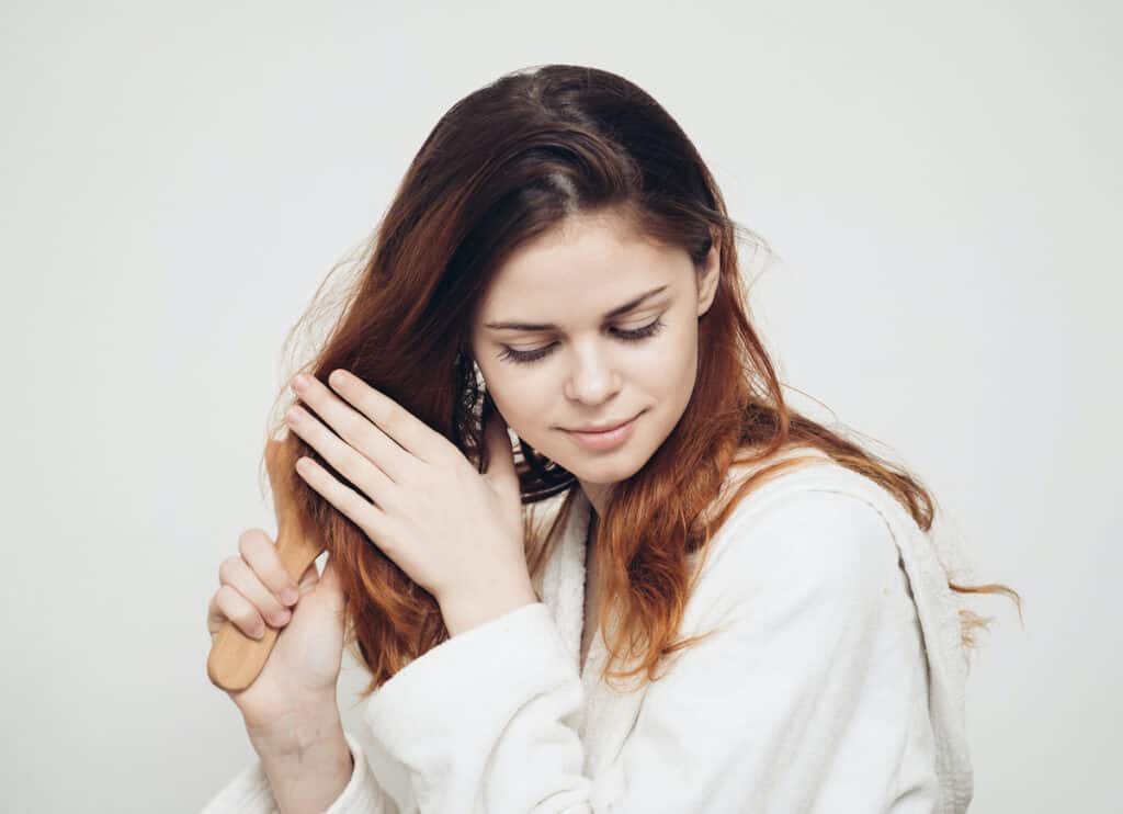 Can You Use A Wet Brush On Dry Hair? - Beautygab