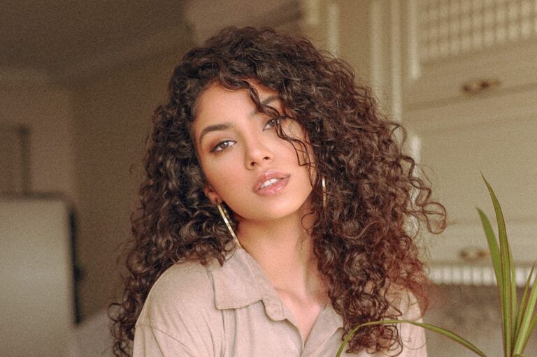 15 Best Oils For Low Porosity Hair