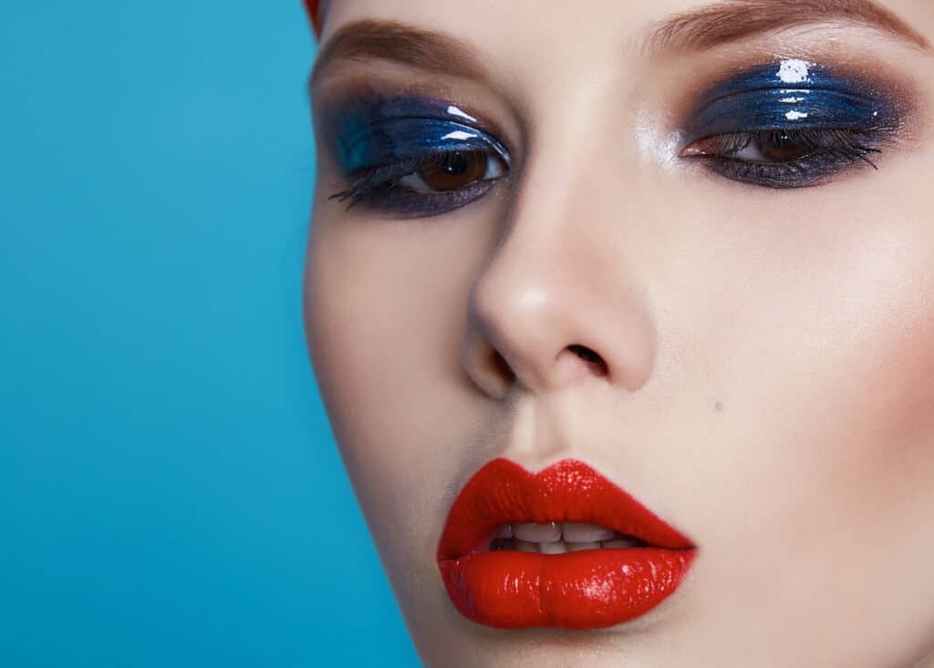 Can You Wear Blue Eyeshadow With Red Lipstick - Beautygab