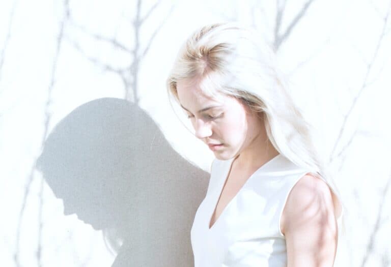 11 Best Shampoos For White Hair