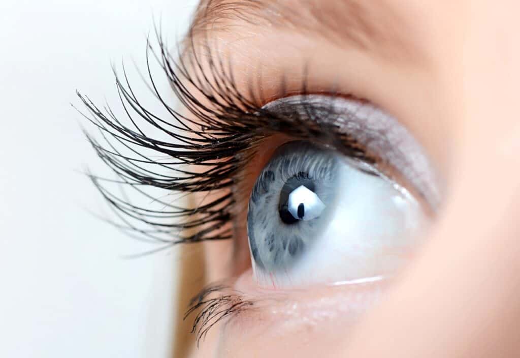 How To Make Your Eyelashes Grow Longer Overnight - Beautygab