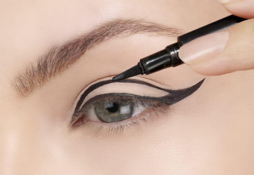 Gel Vs Liquid Eyeliner - Beautygab