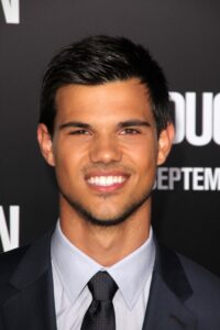 at the "Abduction" World Premiere, Chinese Theater, Hollywood, CA. 09-15-11 - Beautygab Taylor Lautner at the "Abduction" World Premiere, Chinese Theater, Hollywood, CA. 09-15-11