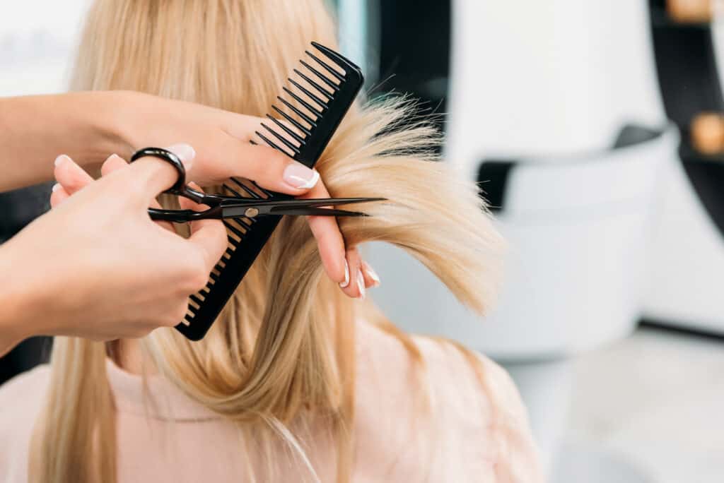 Benefits Of Trimming Hair - Are They True? - Beautygab Blonde Hair Getting Trimmed At Salon
