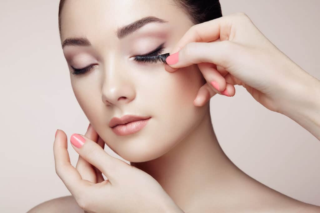 How To Get Eyelash Glue Off Eyelids Without Makeup Remover - Beautygab