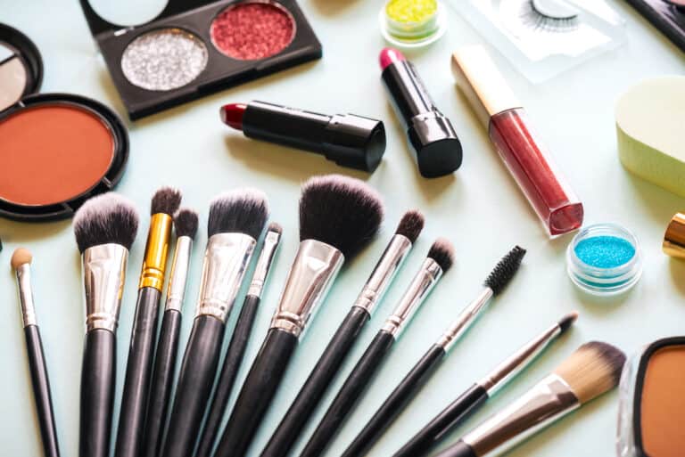 Japanese Makeup Brushes (Complete Guide + What To Buy)