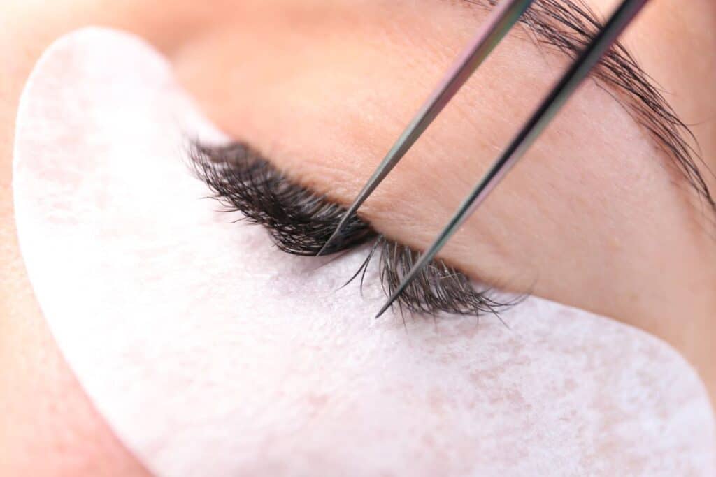 What Is Eyelash Tabbing - Beautygab