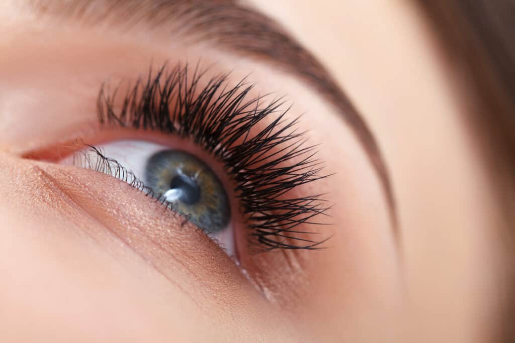 Why I Stopped Getting Eyelash Extensions - Beautygab