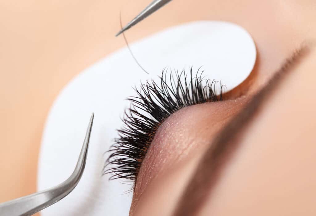 How Long Do Hybrid Eyelashes Last? - Beautygab