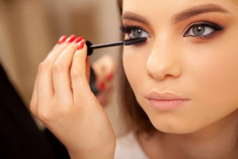 Why Do My Eyelashes Go Down When I Apply Mascara?