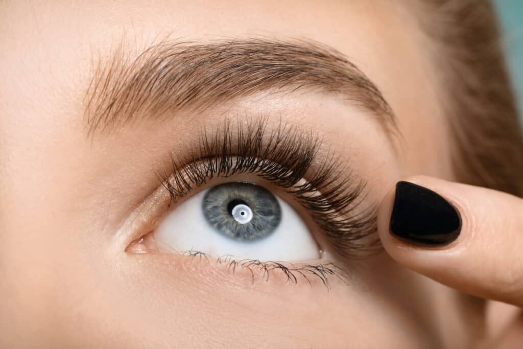 Why Won't My Eyelashes Curl Anymore? - Beautygab