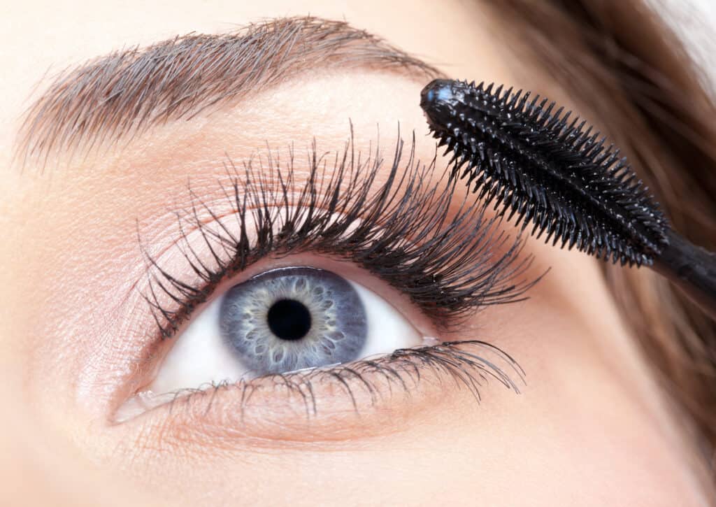 Does Mascara Make Your Eyelashes Longer - Beautygab