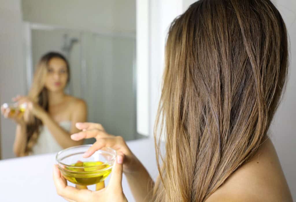 oil in hair - Beautygab oil in hair
