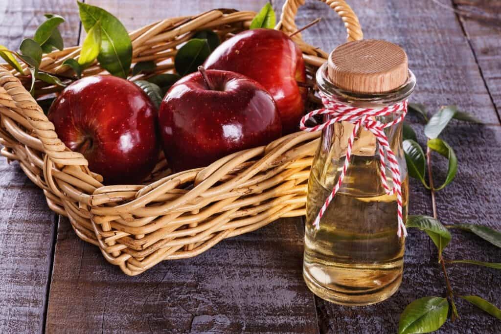How to use apple cider vinegar to make hair lighter - Beautygab