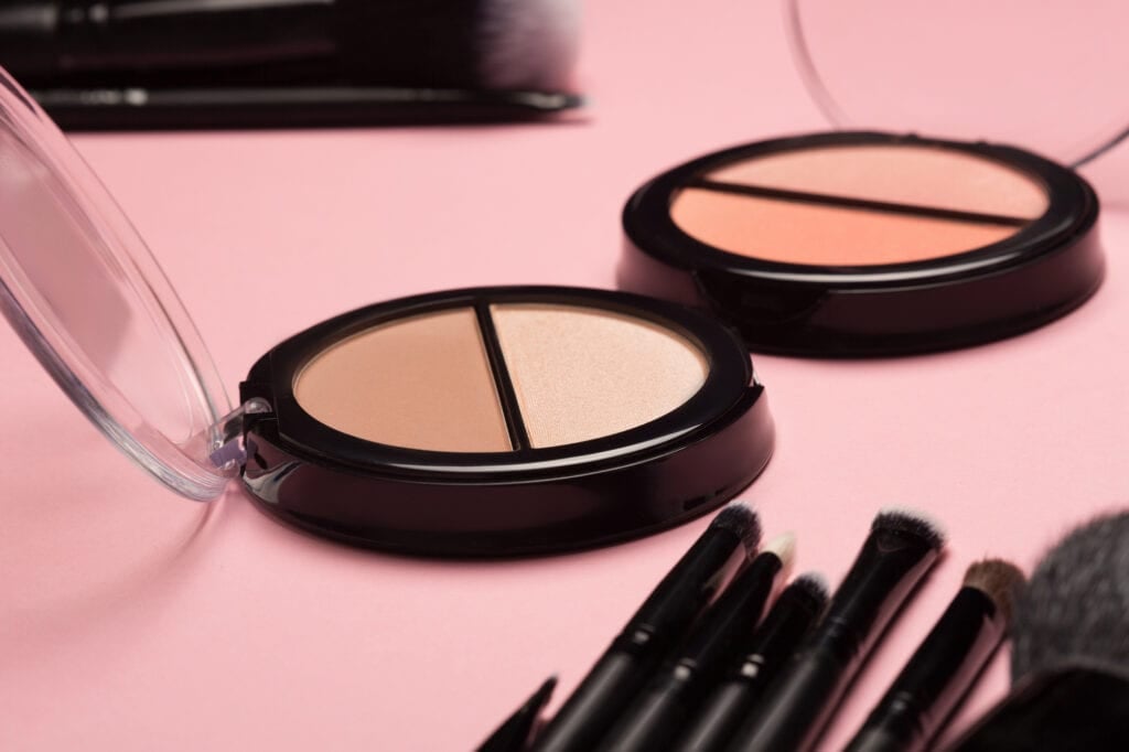 Powdery blush and makeup brushes - Beautygab Setting powders